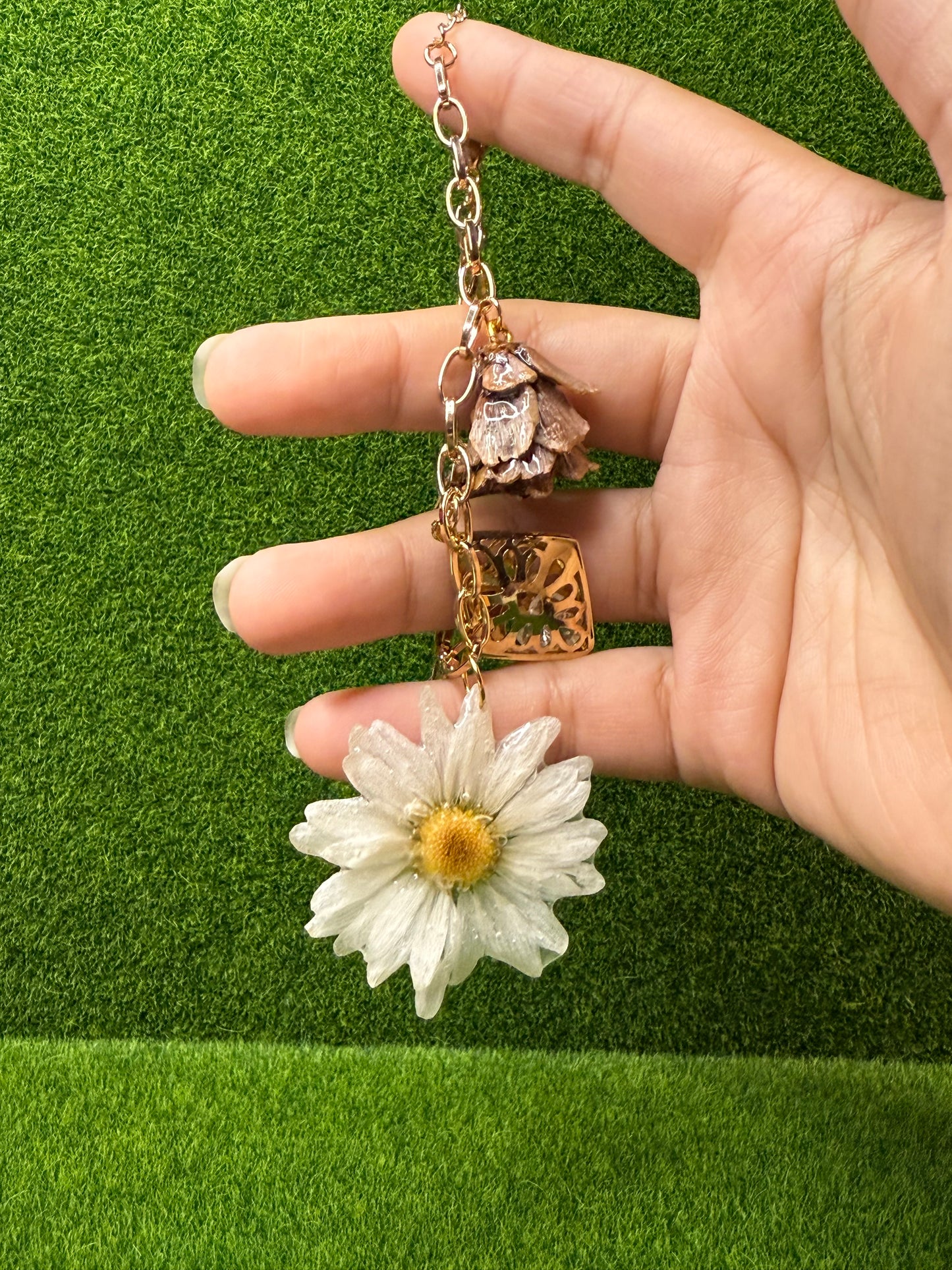 White Daisy & Pinecone Gold Bracelet
